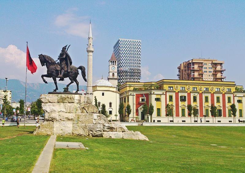 Wonderful Rooftop Tirana City Extérieur photo